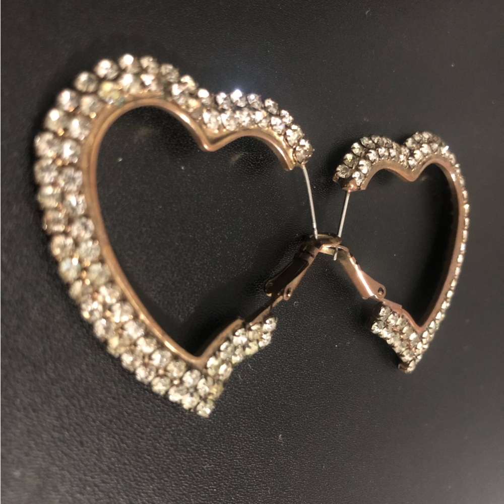 FREE WITH PURCHASE Heart shape earrings - Picture 1 of 6